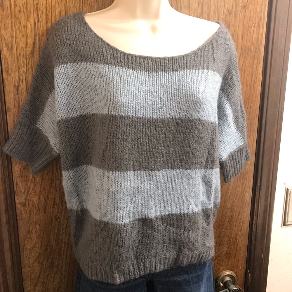 American Eagle Gray and Charcoal Sweater Size M